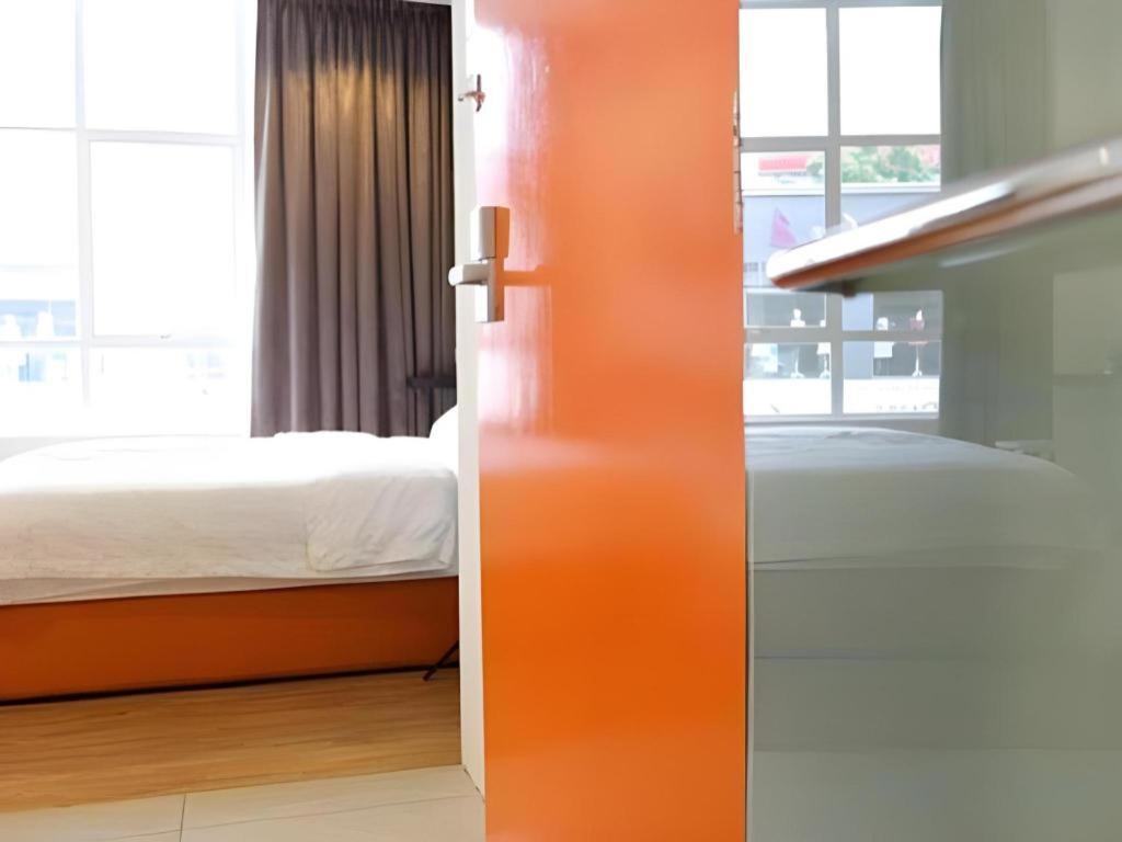 1 Hotel Taman Connaught Kuala Lumpur Exterior photo