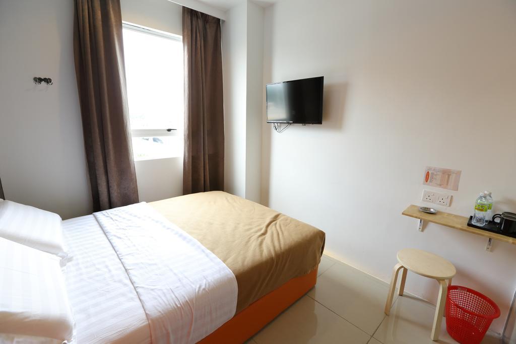 1 Hotel Taman Connaught Kuala Lumpur Exterior photo